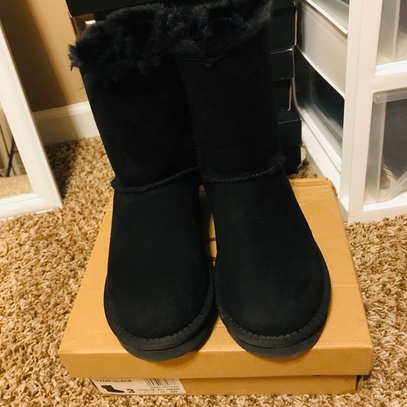 Uggs - Picture 3 of 4